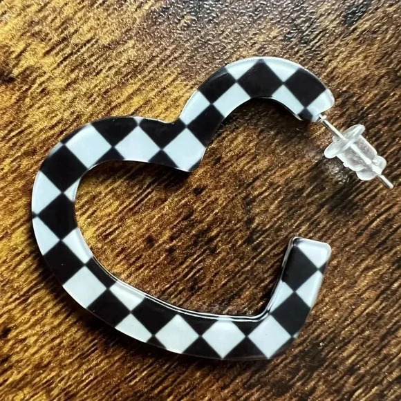 SET: 3 pieces of black & white checked jewelry - Picture 8 of 9